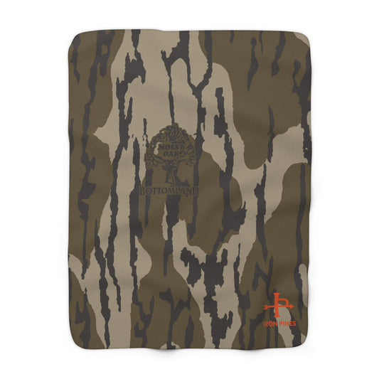 Iron Pines™ Sherpa Throw – Mossy Oak Bottomland (50” x 60”)